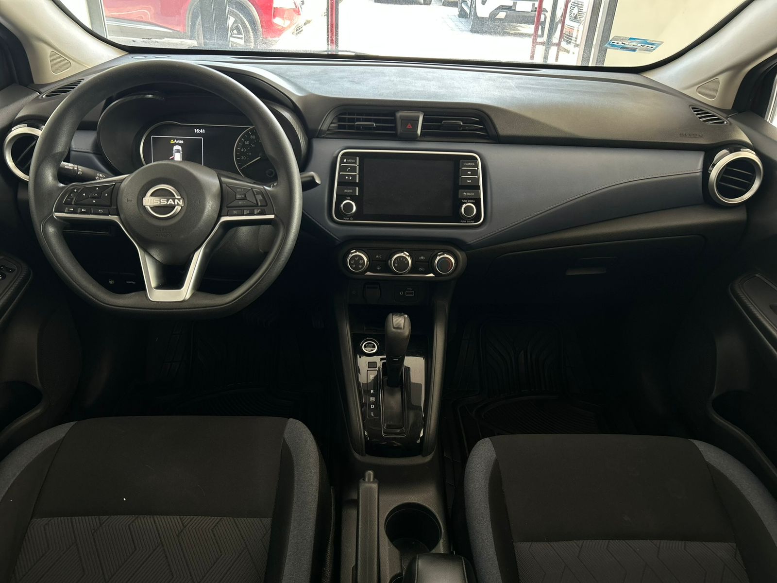 2023 Nissan Versa Base